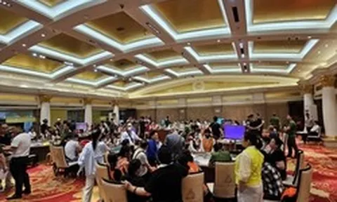 Nóng: Triệt phá tụ điểm đánh bạc cực lớn, có sự tham gia của gần 100 người nước ngoài và Việt Nam, thu giữ hơn 300 tỷ đồng