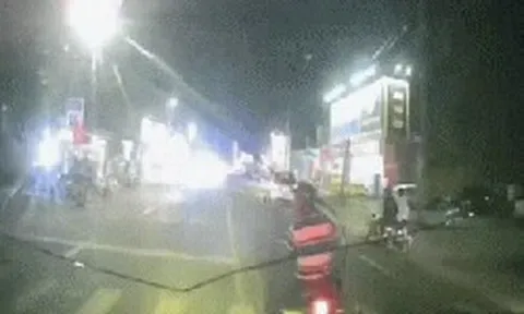 Đánh 2 người dân bị thương rồi chặn đường, truy đuổi xe cứu thương suốt 10km: Clip gây bức xúc