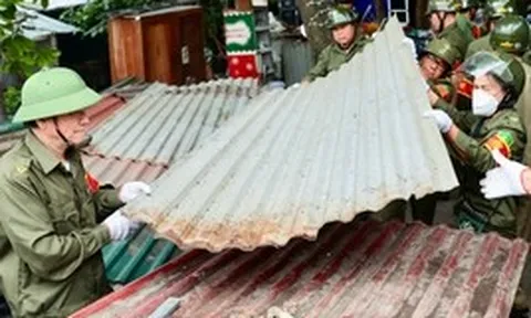 Bắt đầu tháo dỡ các hạng mục lấn chiếm quanh chợ cá tự phát lớn nhất Hà Nội