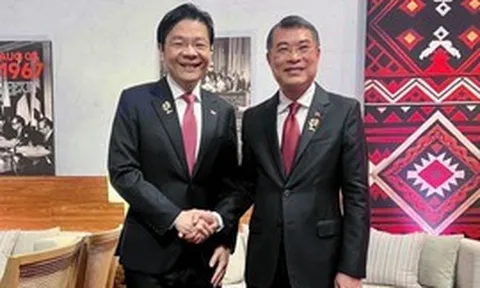 Thủ tướng Lê Minh Hưng gặp Thủ tướng Singapore Lawrence Wong