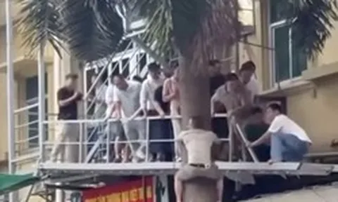 Công an Lạng Sơn nói gì về clip cho rằng 'nhiều người đu cây tháo chạy khỏi casino'