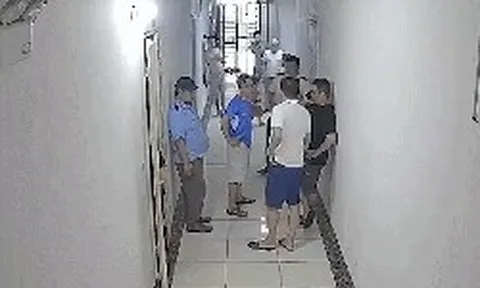 Đánh người vì bị nhắc đeo rọ mõm cho chó ở Hà Nội, nhiều hàng xóm sợ khi gặp người đàn ông này