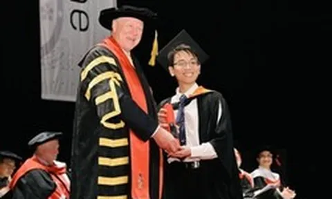 Từ lái máy cày, xúc than đến học bổng tiến sĩ toàn phần tại Úc ở tuổi 21