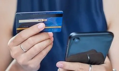 Công ty chuyển khoản hơn 2,8 tỷ đồng, ghi rõ là tiền lương nhưng sau đó yêu cầu cựu nhân viên phải trả lại: Cảnh sát khẳng định phía công ty làm đúng