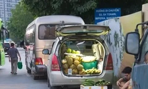 Muôn kiểu bán hàng 'du kích' thời dẹp vỉa hè Hà Nội