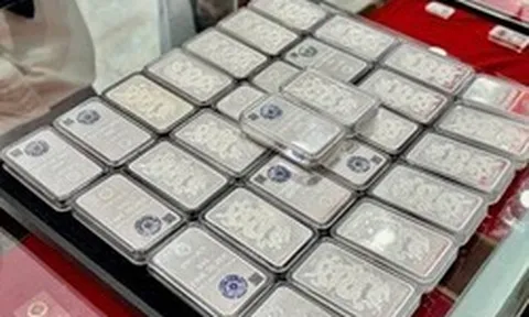 Giá bạc lao dốc, bay hơn 9% chỉ trong 1 ngày