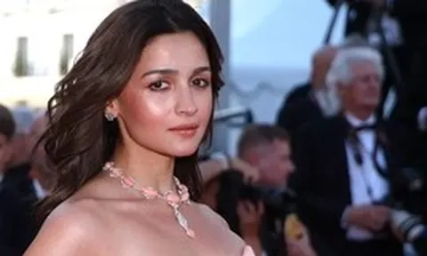 Số phận váy khỏa thân bị cấm ở Cannes