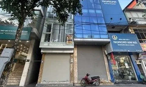 Biển "cho thuê nhà", "sang nhượng mặt bằng" xuất hiện dày đặc trên các tuyến phố "đất vàng" ở Hà Nội