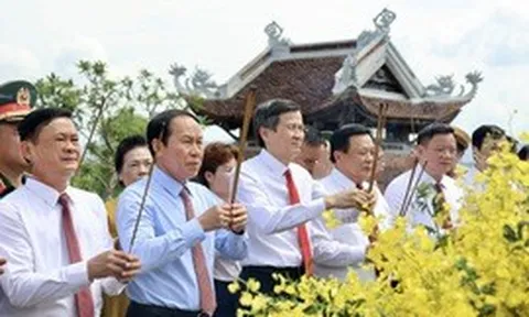 Phó Thủ tướng Lê Tiến Châu tham gia đoàn đại biểu dâng hương, dâng hoa tưởng nhớ Chủ tịch Hồ Chí Minh