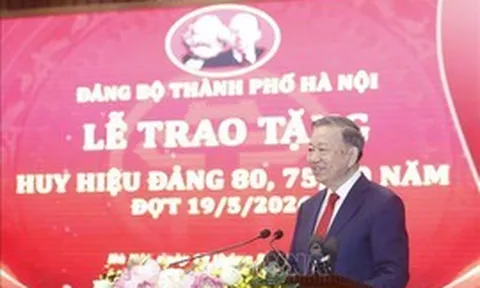 Phát biểu của Tổng Bí thư, Chủ tịch nước Tô Lâm tại Lễ trao tặng Huy hiệu Đảng cho đảng viên lão thành của Đảng bộ Hà Nội