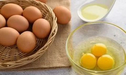 Ăn 3 quả trứng sống mỗi ngày để cứu tóc rụng, người đàn ông nhận cái kết bất ngờ