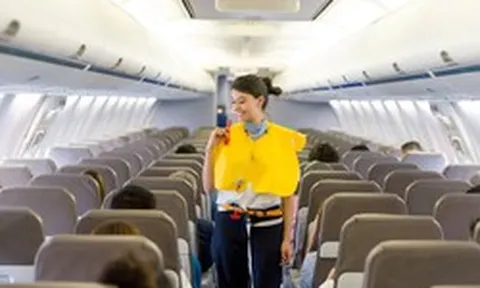 Máy bay gặp sự cố, vì sao không được làm phồng áo phao trước khi rời cabin?