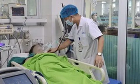 Hai người đàn ông nhập viện vì sốc nhiệt giữa đợt nắng nóng gay gắt