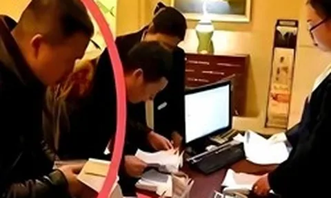 Họp lớp hết 116 triệu, cậu bạn cá biệt năm xưa đứng dậy trả tiền, nói một câu khiến tất cả đứng hình rồi lặng lẽ rời nhóm