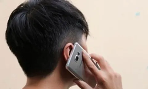 Bán sạch trâu bò giúp anh trai “tìm con”, đôi vợ chồng vùng cao bật khóc sau một cuộc điện thoại từ Hà Nội