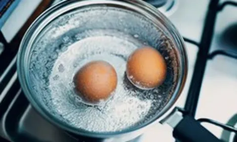 Luộc trứng mà thêm thao tác này, vỏ không bao giờ nứt, hương vị ngon hơn hẳn