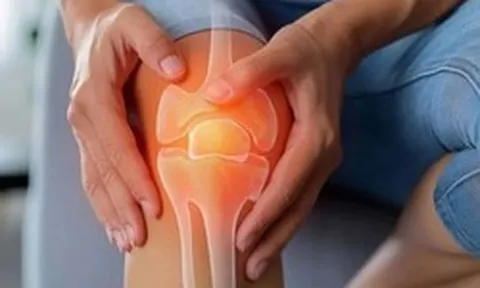 Bỏ leo núi vì sợ hại khớp, cụ ông 60 tuổi vẫn mòn sụn gối nặng: Bác sĩ chỉ rõ 3 thói quen “phá hủy” đầu gối mỗi ngày
