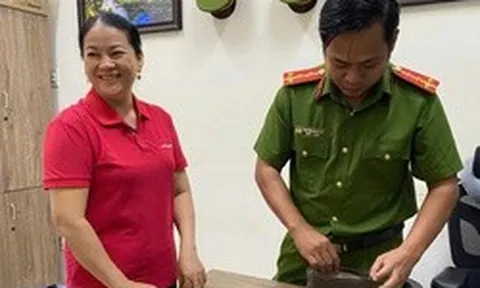 Bị rơi nhiều nhẫn vàng và bông tai, khổ chủ hốt hoảng đến báo công an