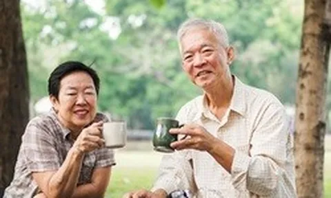 Nghỉ hưu 10 năm, tôi nhận ra: Có tiền tiết kiệm cũng đừng vội cho con hết, hãy ưu tiên 3 điều này để tuổi già không phụ thuộc ai
