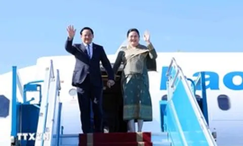 Thủ tướng Lào đến Hà Nội, bắt đầu thăm chính thức Việt Nam và dự AFF 2026