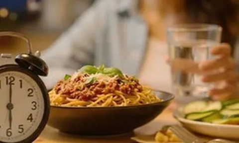Nghiện ăn đêm khiến cơ thể bật chế độ tích mỡ, bác sĩ chỉ ra 2 món cứu cánh