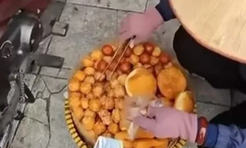 Hà Nội: Xác minh thông tin du khách bị 'chặt chém' 420 nghìn đồng cho 10 chiếc bánh rán
