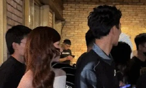 Phát hiện cặp sao Việt gọi nhau là vợ chồng giữa nơi đông người, netizen hoang mang “sao tưởng nhà gái đã có bồ”