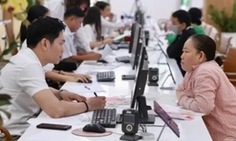 Bộ Chính trị phân bổ hơn 1,8 triệu biên chế công chức, viên chức năm 2026