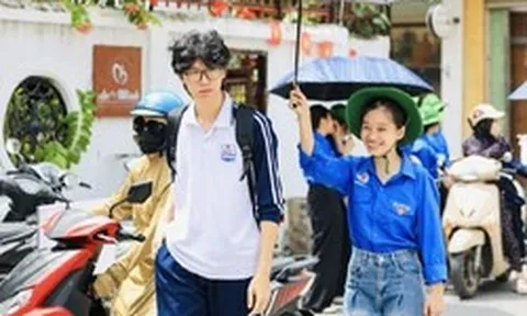 11 thí sinh dùng điện thoại, 1 thí sinh dùng tài liệu bị đình chỉ ở môn đầu tiên