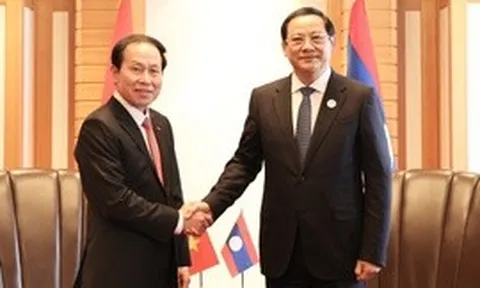 Phó Thủ tướng Lê Tiến Châu gặp Thủ tướng Lào Sonexay Siphandone