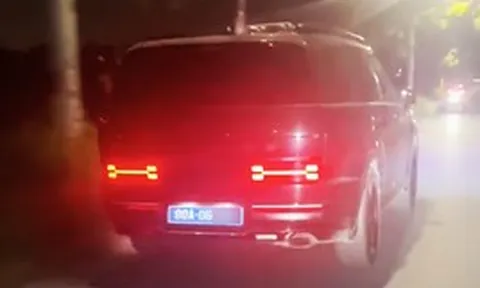 Cục CSGT thông tin vụ ô tô biển xanh gây tai nạn rồi bỏ chạy ở Hà Nội