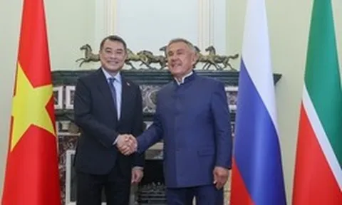Thủ tướng Lê Minh Hưng gặp Người đứng đầu Cộng hòa Tatarstan (Liên bang Nga)