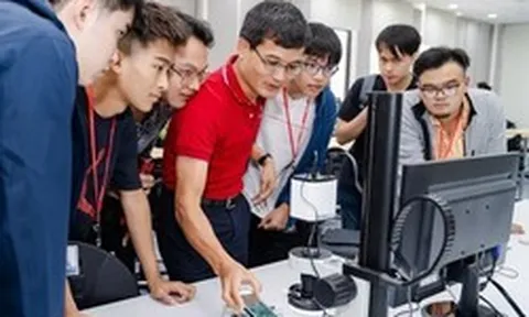 Một trường ĐH vừa tung học bổng gần 1 tỷ đồng/năm để “chiêu mộ nhân tài” AI, kỹ thuật: Trợ cấp thêm tới 30 triệu đồng/tháng