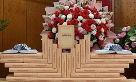 Ra mắt cuốn sách "Xây dựng Chính phủ liêm chính, kiến tạo trong kỷ nguyên mới" của nguyên Phó Thủ tướng Thường trực Nguyễn Hòa Bình