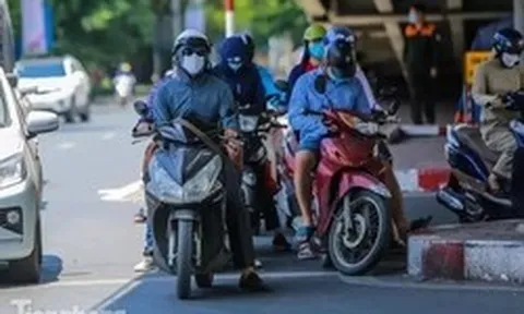 Vì sao dự báo nắng nóng gay gắt, miền Bắc lại mát mẻ?