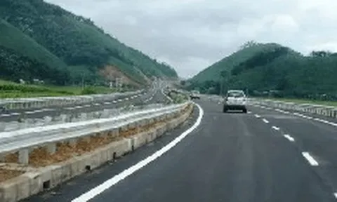 Phát hiện 1 chiếc xe làm từ “đồ chơi” chạy trên đường với tốc độ lên tới 111 km/h