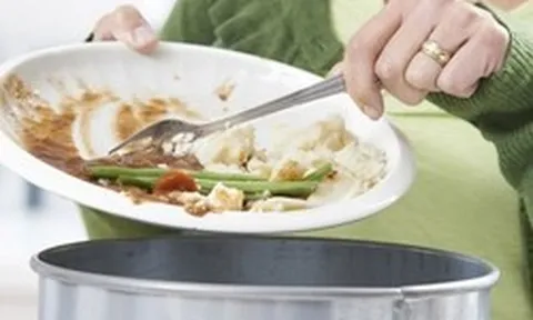 Ăn không hết trong một bữa? 4 nhóm thực phẩm này cần xử lý và bảo quản đúng cách để tránh bị ngộ độc
