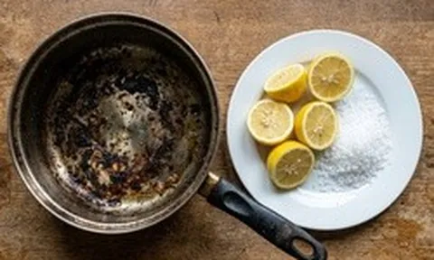 Mẹo cọ xoong nồi bị cháy đen