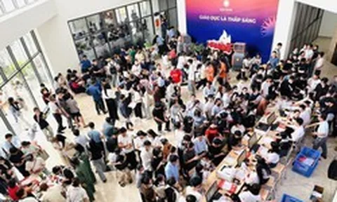Đừng hỏi con được bao nhiêu điểm, hãy hỏi con muốn trở thành ai