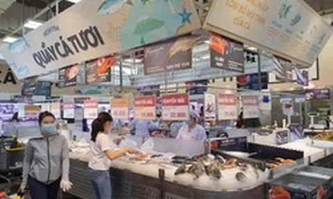 Vì sao nhiều gia đình thích mua cá ở siêu thị hơn ở chợ?