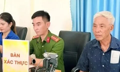 Đạp xe từ Kon Tum về Nghệ An, cụ ông 75 tuổi nuôi hy vọng tìm hai anh liệt sĩ
