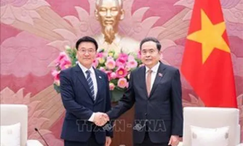 Chủ tịch Quốc hội Trần Thanh Mẫn tiếp Đoàn đại biểu Viện Nghiên cứu kinh tế Kimhakmin E-roun