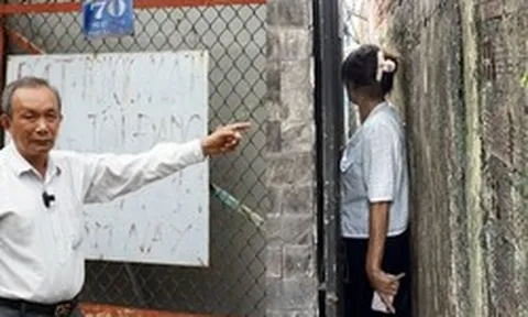 Chuyện hy hữu ở TP.HCM: Có nhà, có sổ nhưng hơn 10 năm vẫn không thể về ở vì... không có lối đi