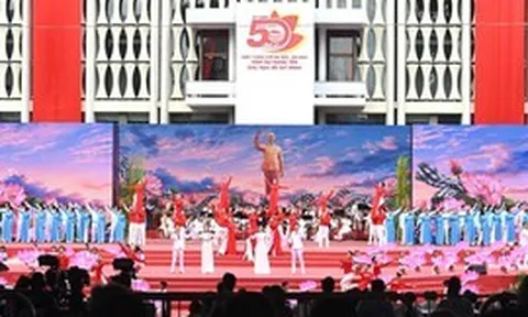 19H TRỰC TIẾP: Cầu truyền hình "Rạng rỡ tên Người": Khắc họa hành trình 50 năm TPHCM phát triển và vươn mình