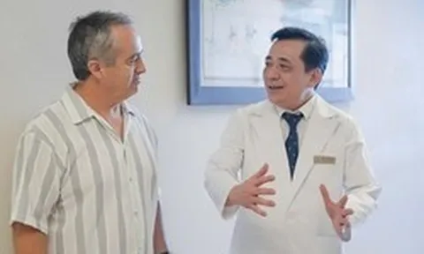 Không chờ phẫu thuật tại Úc, bệnh nhân ung thư vượt hàng nghìn km sang Việt Nam điều trị bằng robot tiên tiến: Kết quả ra sao?