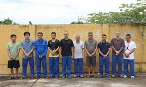 Công an điều tra số tiền giao dịch gần 11 tỷ đồng: 10 người đàn ông bị bắt khẩn cấp