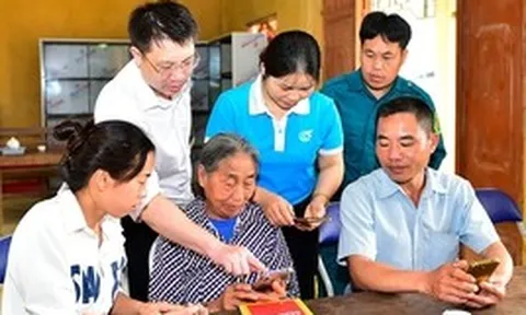 Bộ Chính trị: Nghiên cứu xây dựng quy định dùng mạng xã hội với cán bộ, đảng viên