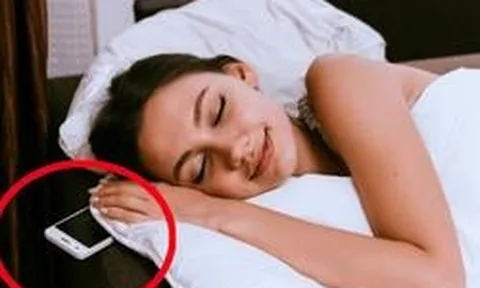 Lời khuyên cho những người đặt điện thoại cạnh giường suốt đêm