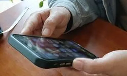 Kiệt sức vì tin nhắn công việc ngoài giờ