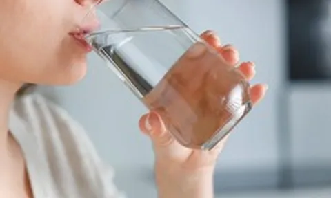 Uống nước ấm buổi sáng có phải sai lầm? Nếu không muốn bị ốm, hãy đọc kỹ 6 lưu ý này